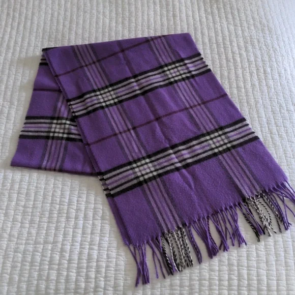 Super Soft Plaid Scarf (Like new condition!) - Picture 6 of 6